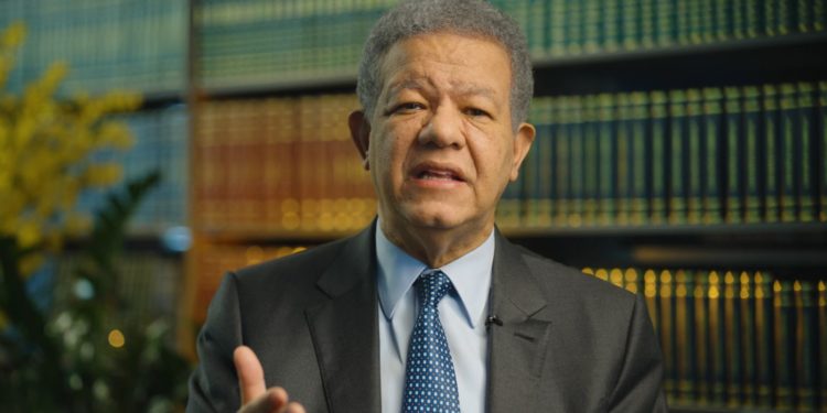 Advertencia de Leonel al gobierno: «con la salud del pueblo no se juega”