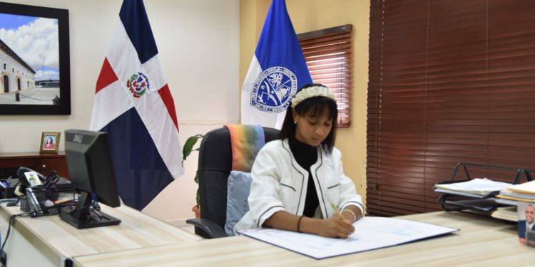 Mayelin Kiomara asume “direccción general” UASD Recinto Barahona