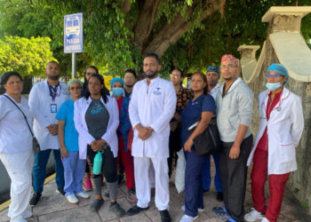 Médicos que trabajan en hospital de la Policía no cobran