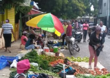 Casi «quebrados» comerciantes de Pedernales