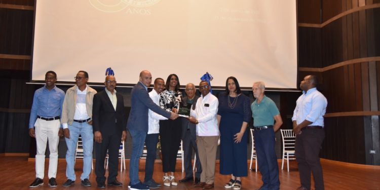 Conmemoran 60 aniversario del 14 Junio