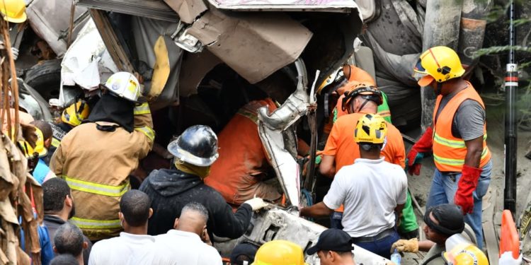 Chofer de patana uno de los 6 fallecidos en accidente en Haina