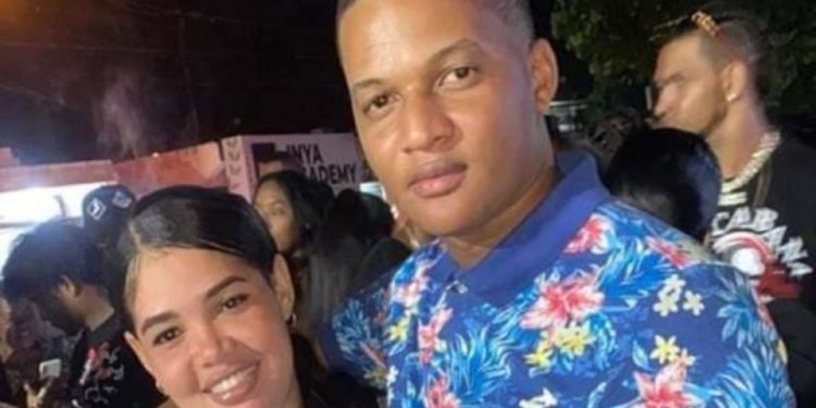 Policía mata a su pareja