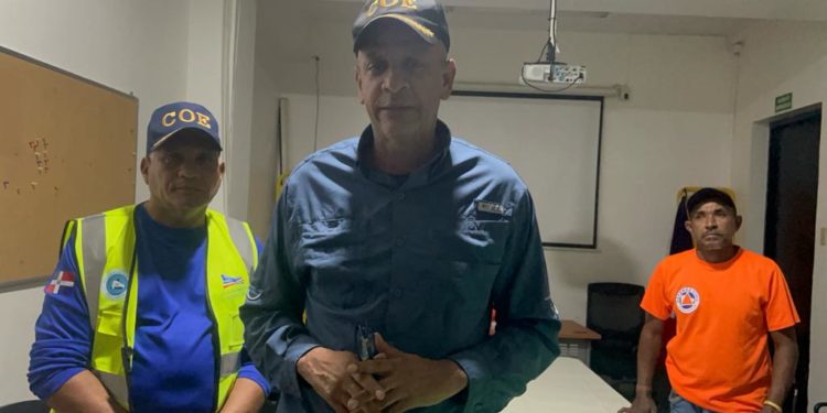 Equipo especializado de las FFAA se une a búsqueda de turistas extraviados en loma de Barahona