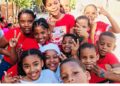 Ofrecen cena navideña a niñas y niños de Barahona