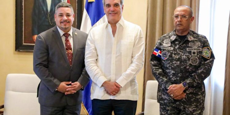 Abinader regresó de vacaciones