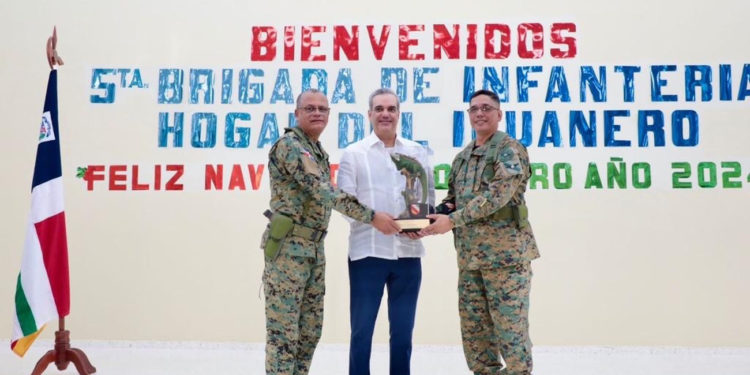 Abinader resalta labor del Ejército