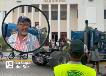 Patana choca varios vehículos en Barahona