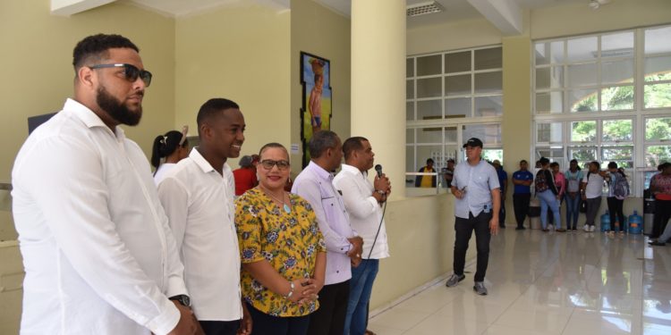 UASD Recinto Barahona ofrece almuerzo navideño a sus estudiantes