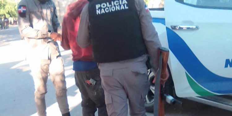 Detienen uno hirió otro de bala en Villa Central