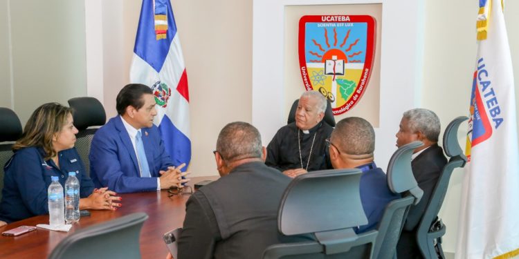 Ministro de Salud visita Ucateba