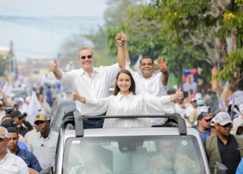 Abinader encabeza caravana de apoyo a sus candidatos en Barahona