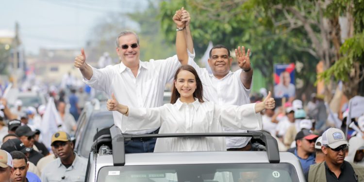 Abinader encabeza caravana de apoyo a sus candidatos en Barahona