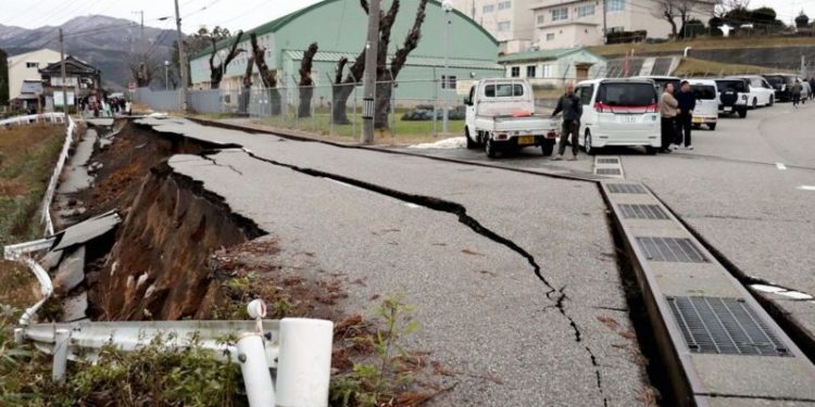 Emiten alarma de tsunami en Japón