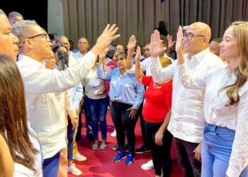 PRM juramenta en sus filas miembros del PLD y FP en Barahona