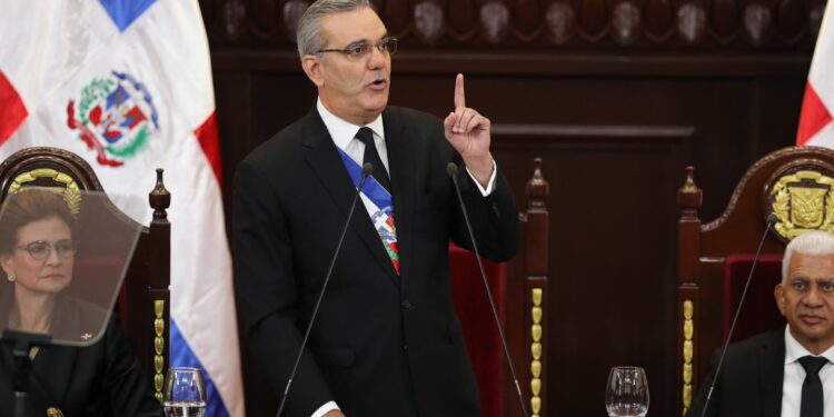 Abinader dibuja una economía «boyante»