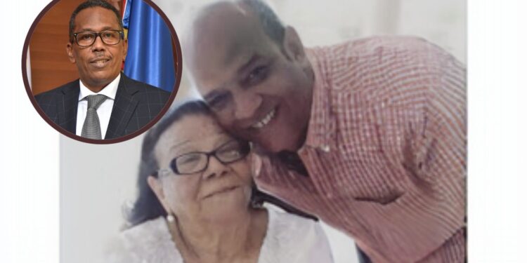 Edgar augusto Féliz Méndez expresa condolencias a Tavito por muerte de progenitora