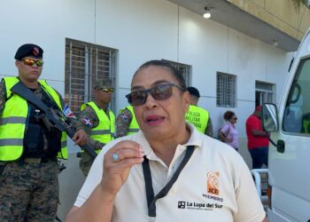 Llevan valijas a colegios electorales e instalan Edet en Barahona