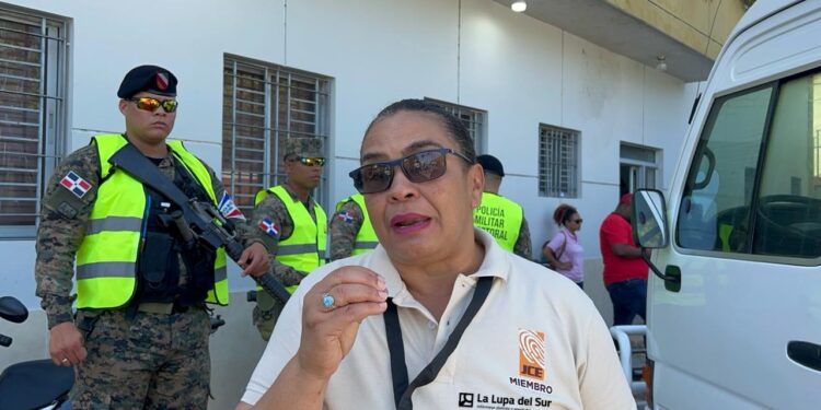 Llevan valijas a colegios electorales e instalan Edet en Barahona