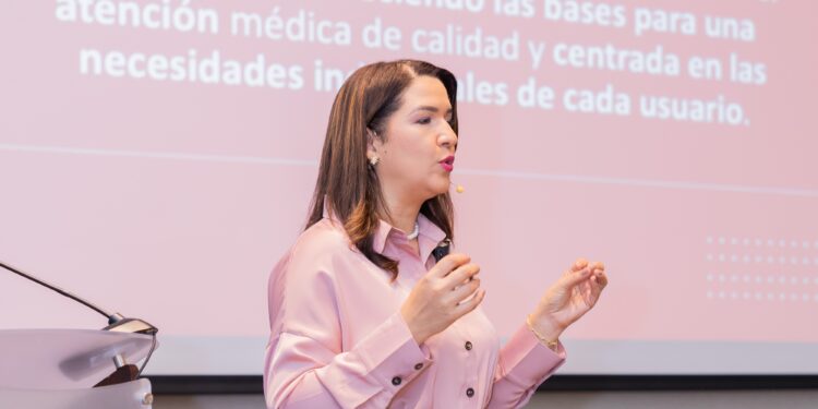 Abordan “desafíos del liderazgo en Salud”