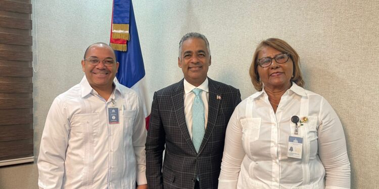 Director UASD Pedernales y gobernadora se reúnen con ministro de la presidencia