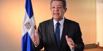 El expresidente de la República y líder de la Fuerza del Pueblo, Leonel Fernández, calificó como “cordial y respetuoso” el diálogo sostenido con una comisión oficial