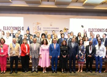 Presidente JCE recibe observadores electorales