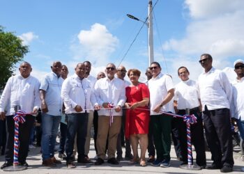 Inauguran proyecto eléctrifico en Tamayo