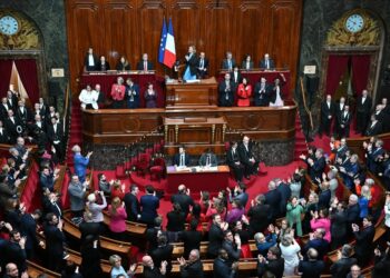 Francia introduce el derecho al aborto en su Constitución