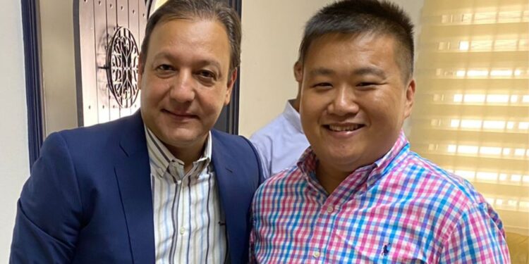 Renuncia Hochosen al PLD