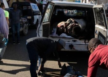 Cadáveres por doquier en Puerto Príncipe