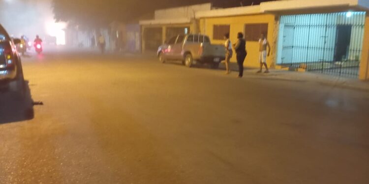 Incendia negocio de esposa de Carlos García