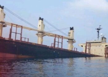 Se hunde barco británico en el mar Rojo