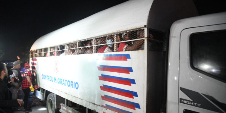 Llevarán a distintas cárceles privados de libertad de La Victoria