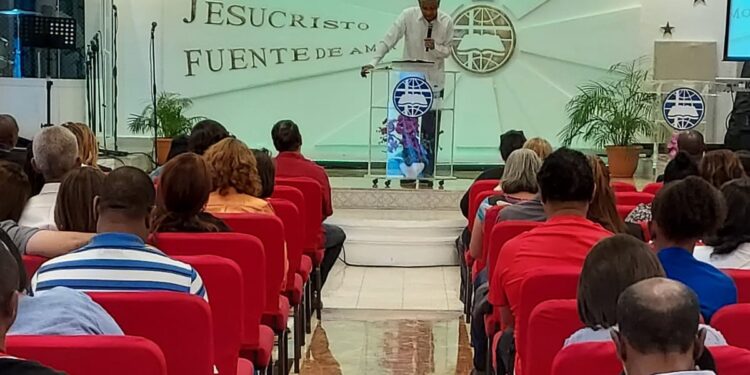 Iglesia Jesucristo Fuente organiza retiro con familias por Semana Santa