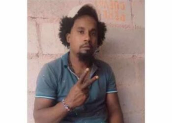 Encuentran cadáver de hombre en playa de Enriquillo