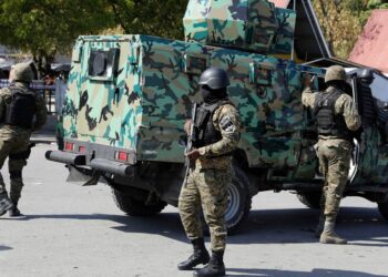 Soldados de EEUU protegen embajada en Haití