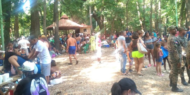 Las Barías «abarrotada» de vacacionistas