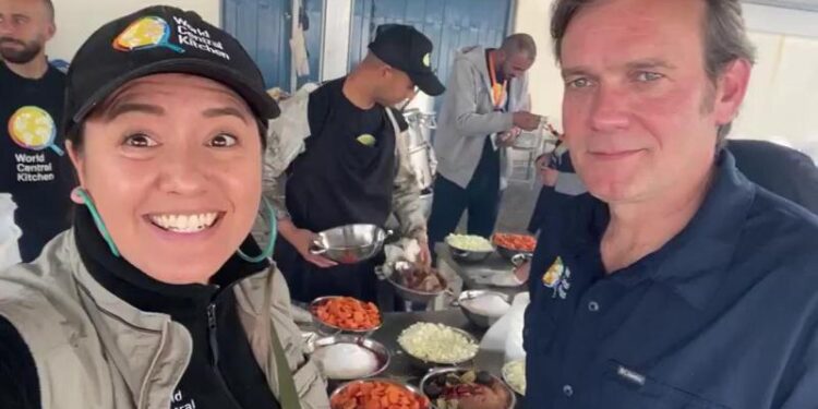 Mueren 7 trabajadores humanitarios de una ONG que repartía comida en Gaza