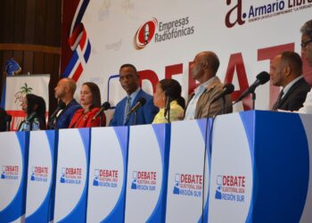 Candidatos a diputados oficialistas «plantan» organizadores de debate