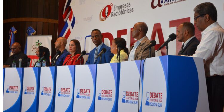 Candidatos a diputados oficialistas «plantan» organizadores de debate