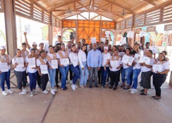 Capacitan para el desarrollo turístico de Pedernales