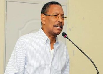 Diego Aquino renuncia a candidatura