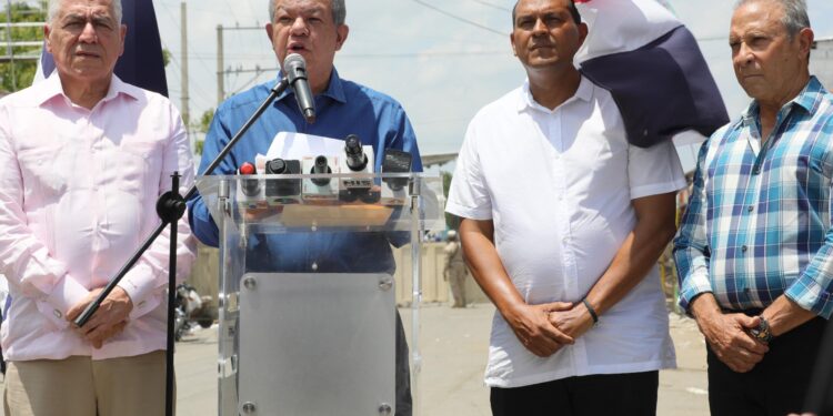 Para Leonel es «es un chantaje» acusarnos de racistas