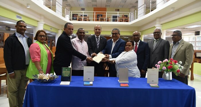 Más libros para biblioteca UASD Recinto Barahona