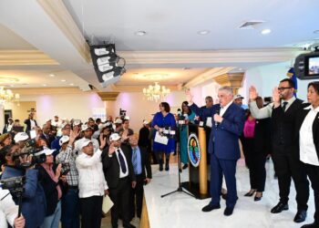 Miguel Vargas plantea desarrollar política distinta dirigida a dominicanos en el exterior