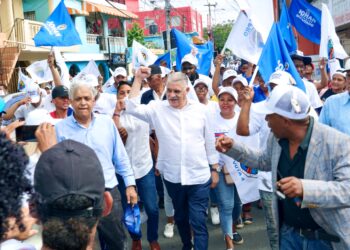 Miguel Vargas recorre SDE