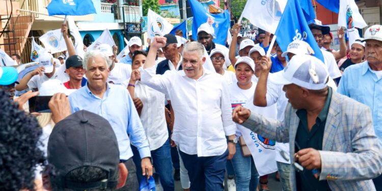 Miguel Vargas recorre SDE