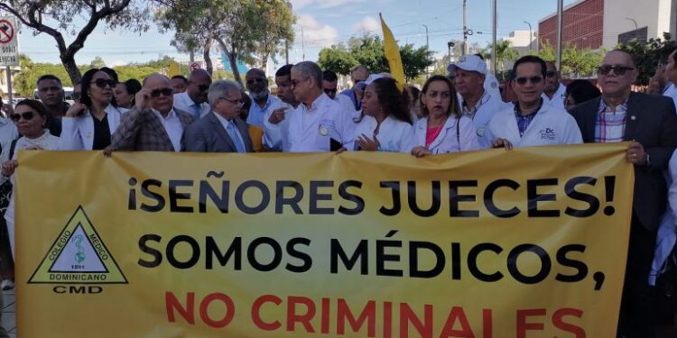 Preocupa a cirujanos sentencia contra colega