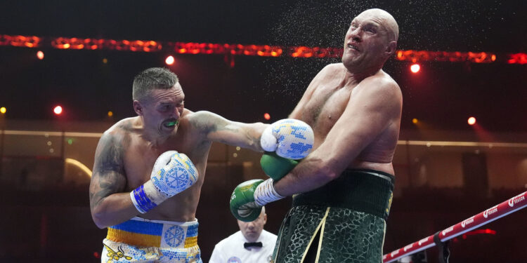 Usyk vence en histórico combate a Fury y es el primer campeón indiscutible de los pesos pesados